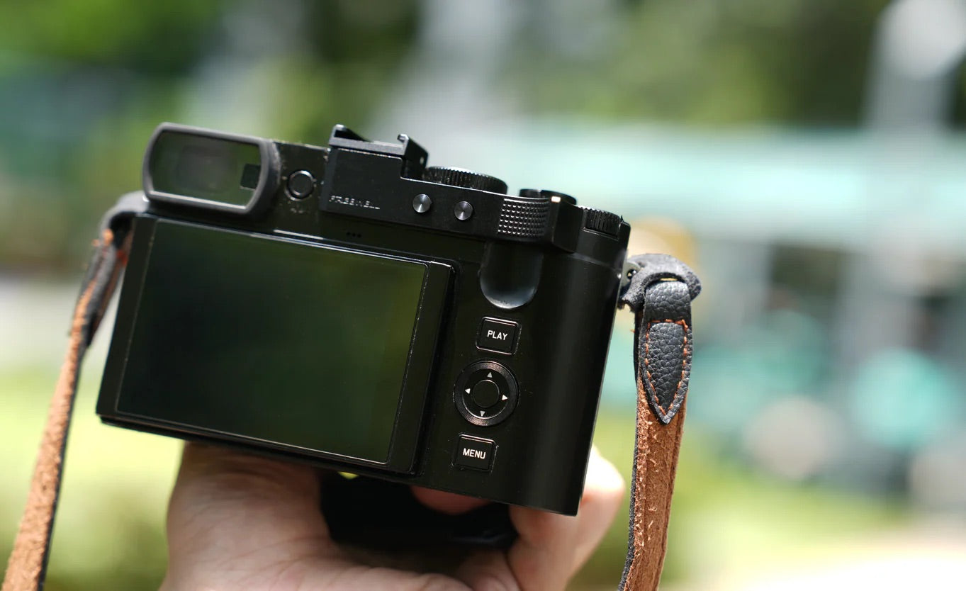 Freewell - Leica Q3 28/43 Thumb Grip with Cold Shoe Mount